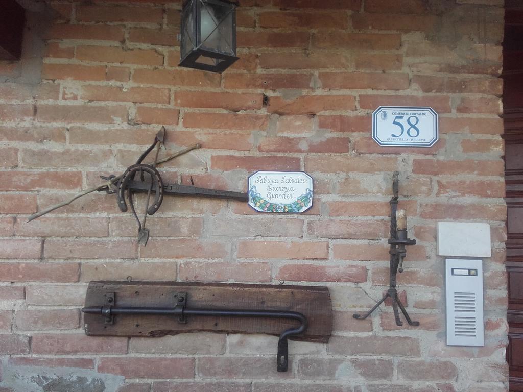 Agriturismo Il Torrione チェルタルド エクステリア 写真